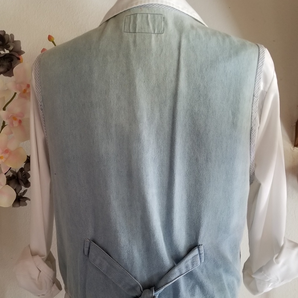 VEST - Picture 3 of 4